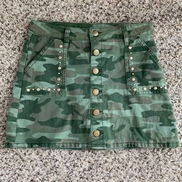 Stylish Green Camo Print Skirt - Picture 1 of 1